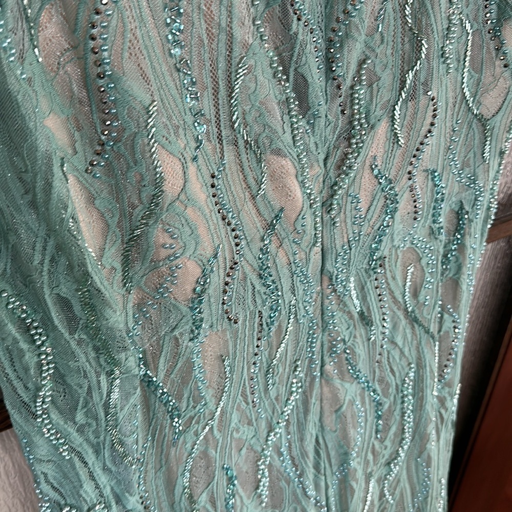 Mac Duggal Beaded Illusion Long Sleeve Plunge Neck Gown size 4 sold out… - Picture 14 of 15